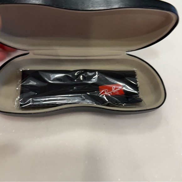 Ray Ban Unisex Sunglasses Polarized RB 4194 601 Black Rim / Green Lenses NWT - Picture 14 of 14